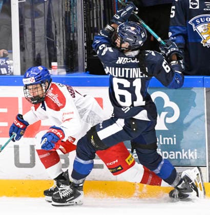 LKS 20260930 Czechia s Klara Seroiszkova (L) and Finland s Emma Nuutinen vie during the women s Ice hockey, Eishockey Euro Hockey Tour ice hockey match between Finland and Czechia in Lahti, Finland, on September 30, 2026. - HEIKKI SAUKKOMAA Lahti Finland mJd_1D5ZTGM  Copyright: xHeikkixSaukkomaax mJd_1D5ZTGM