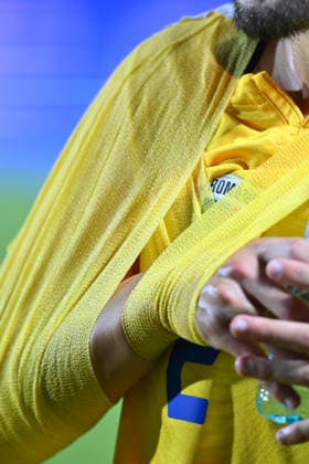 Romania v Finland, U21, U 21 Andrei DorobanÈ›u left the pitch injured during the European Under-21 Championship 2027, Qualifying round game between Romania and Finland at Eugen Popescu stadium in Targoviste, Romania, 30 September 2026. ALEX NICODIM Imago Images Copyright: xAlexxNicodimx