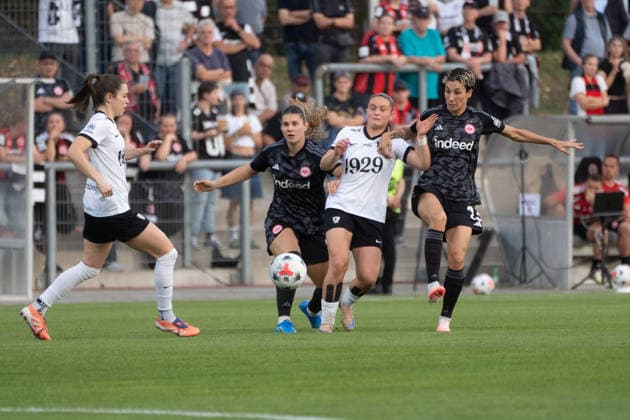 September 30, 2026, xhfmx, Soccer: UEFA Women s Europa Cup Qualifiers, Eintracht Frankfurt vs. Fimleikafelag Hafnarfjördur: Noemi Ivelj of Eintracht Frankfurt Women and Sara Doorsoun of Eintracht Frankfurt Women in a duel with opposing players from Frankfurt