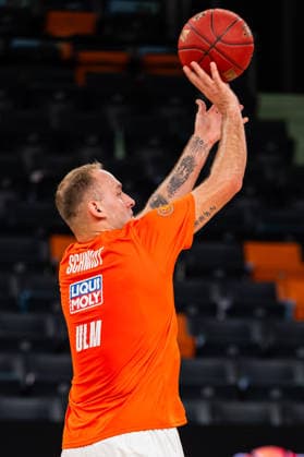 BKT EuroCup: Ratiopharm Ulm vs. Balkan Botevgrad, September 30, 2026, Ulm, GERMANY September 30, 2026 Devin Schmidt of ratiopharm Ulm, No. 8, during the pre-game warm-up before the match between ratiopharm Ulm and Balkan Botevgrad on Matchday 1 of the BKT EuroCup at the ratiopharm Arena Ulm Copyright: xBEAUTIFULxSPORTS Steinx