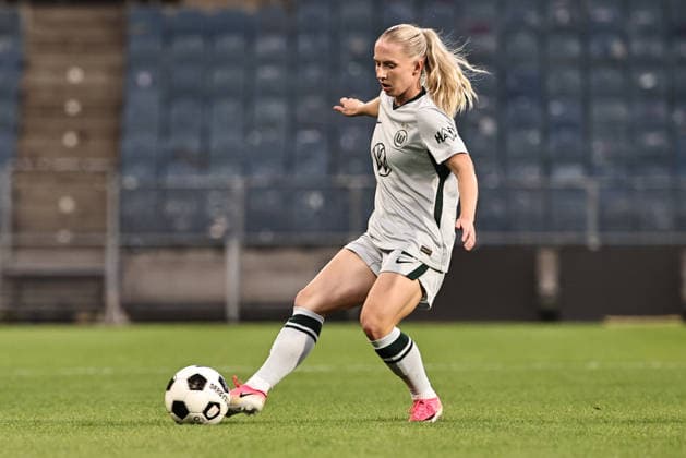 SOCCER - WEC, Sturm vs Wolfsburg GRAZ,AUSTRIA,30.SEP.26 - SOCCER - UEFA Women s Europa Cup, qualification, SK Sturm Graz vs VfL Wolfsburg. Image shows Thea Bjelde (Wolfsburg).  GEPAxpictures xChrisxBauer