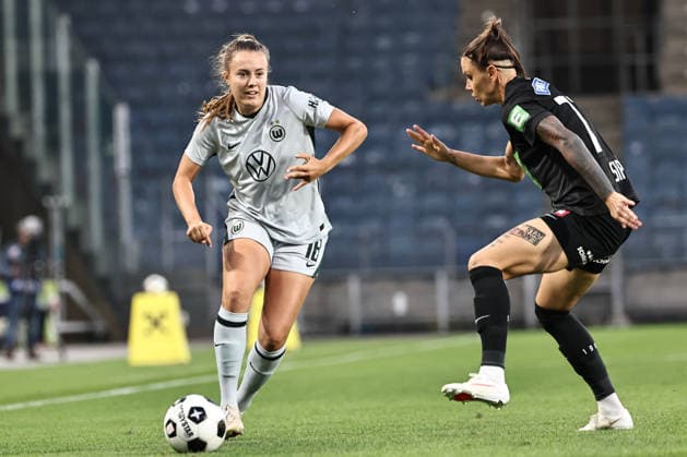 SOCCER - WEC, Sturm vs Wolfsburg GRAZ,AUSTRIA,30.SEP.26 - SOCCER - UEFA Women s Europa Cup, qualification, SK Sturm Graz vs VfL Wolfsburg. Image shows Mara Alber (Wolfsburg) and Lilla Sipos (Sturm).  GEPAxpictures xChrisxBauer