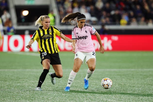 GOTHENBURG, SWEDEN 20260930 Häcken’s Josefine Rybrink and Juventus’ Alba Redondo during Wednesday’s UEFA Women’s Champions League soccer match between BK Häcken and Juventus FC at Bravida Stadium, GOTHENBURG, SWEDEN x9200x  Copyright: xAdamxIhse TTx WOMENS CHAMPIONS LEAGUE HÄCKEN - JUVENTUS