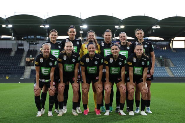 SOCCER - WEC, Sturm vs Wolfsburg GRAZ,AUSTRIA,30.SEP.26 - SOCCER - UEFA Women s Europa Cup, qualification, SK Sturm Graz vs VfL Wolfsburg. Image shows team photo Sturm.  GEPAxpictures xChrisxBauer