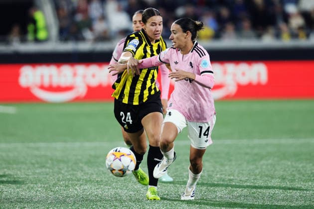 GOTHENBURG, SWEDEN 20260930 Häcken’s Tabitha Tindell and Juventus’ Julia Bartel during Wednesday’s UEFA Women’s Champions League soccer match between BK Häcken and Juventus FC at Bravida Stadium, GOTHENBURG, SWEDEN x9200x  Copyright: xAdamxIhse TTx WOMENS CHAMPIONS LEAGUE HÄCKEN - JUVENTUS