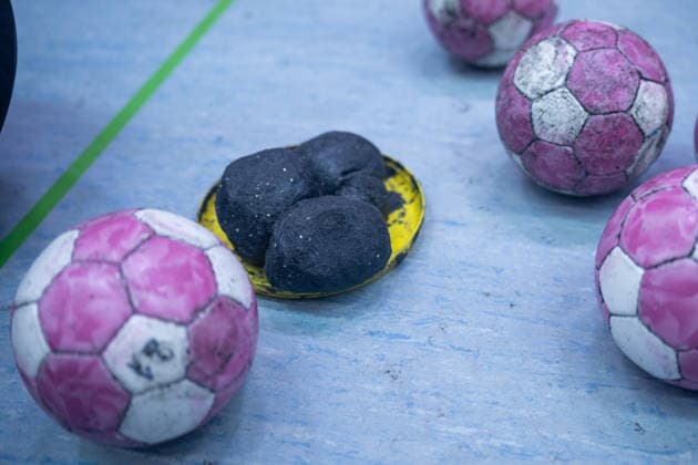 The old resin for cleaning the balls is ready. HSV Solingen Graefrath 76 vs. TuS Metzingen, DHB Women s Cup, Round 2, 2026–2027 Season, September 30, 2026 HSV Solingen Graefrath 76 vs. TuS Metzingen, DHB Women’s Cup, Round 2, 2026–2027 season, September 30, 2026 Solingen Copyright: xEibner-Pressefoto ThomasxHaeslerx EP_THR