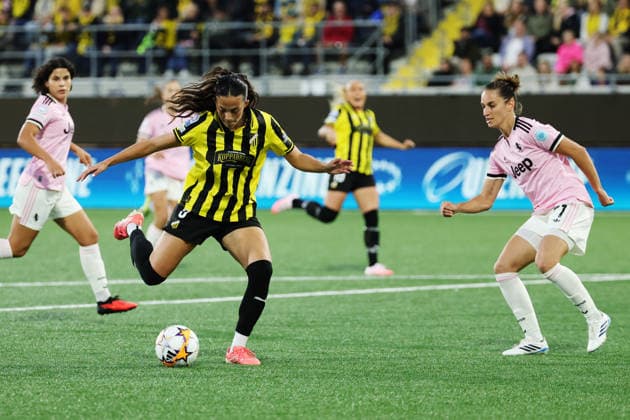 GOTHENBURG, SWEDEN 20260930 Häcken s Laney Egbuka and Juventus Martina Lenzini during Wednesday s UEFA Women s Champions League soccer match between BK Häcken and Juventus FC at Bravida Stadium in GOTHENBURG, SWEDEN x9200x  Copyright: xAdamxIhse TTx WOMENS CHAMPIONS LEAGUE HÄCKEN - JUVENTUS