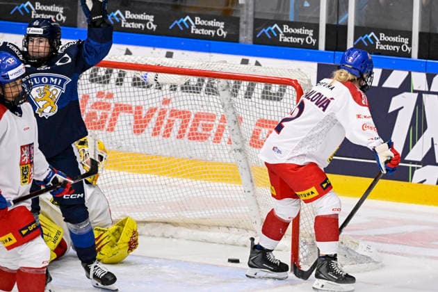LKS 20260930 Czechia s Klara Hymlarova (L) and Aneta Tejralova (R) react as Finland s Petra Nieminen celebrates her goal during the women s Ice hockey, Eishockey Euro Hockey Tour ice hockey match between Finland and Czechia in Lahti, Finland, on September 30, 2026. - HEIKKI SAUKKOMAA Lahti Finland _GG9Na21SGI  Copyright: xHeikkixSaukkomaax _GG9Na21SGI