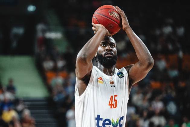 Oluwasimisola Shittu of ratiopharm ulm controls the ball during the 2026–2027 BKT EuroCup match between ratiopharm ulm and Balkan Botevgrad at the ratiopharm Arena on September 30, 2026 in Neu Ulm, Germany. Photo by Harry Langer, DeFodi Images