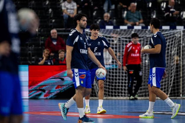 FLENSBURG, GERMANY - SEPTEMBER 30: team Fraikin BM. Granollers during warm up during the EHF European League match between SG Flensburg-Handewitt vs Fraikin BM. Granollers at GGW Arena on matchday 1 of the Group Matches Group E on September 30, 2026 in Flensburg, Germany. Schleswig-Holstein Germany Copyright: xMarioxM.xKobergx