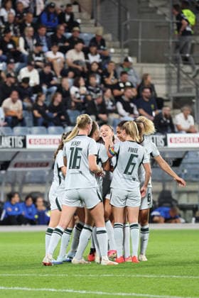 SOCCER - WEC, Sturm vs Wolfsburg GRAZ,AUSTRIA,30.SEP.26 - SOCCER - UEFA Women s Europa Cup, qualification, SK Sturm Graz vs VfL Wolfsburg. Image shows the rejoicing of Wolfsburg.  GEPAxpictures xChrisxBauer