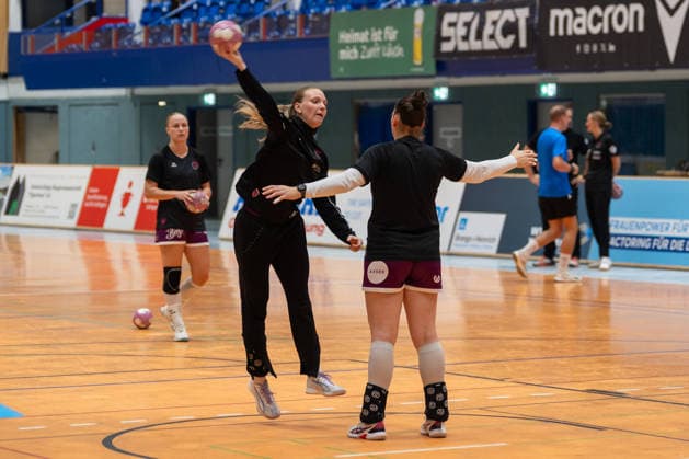 Charlotte Cholevova, TuS Metzingen, 96 on the throw; HSV Solingen Graefrath 76 vs. TuS Metzingen, DHB Women s Cup, Round 2, 2026–2027 season, September 30, 2026, HSV Solingen Graefrath 76 vs. TuS Metzingen, DHB Women’s Cup, Round 2, 2026–2027 season, September 30, 2026, Solingen Copyright: xEibner-Pressefoto ThomasxHaeslerx EP_THR