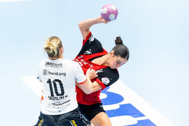 September 30, 2026, GER, Handball, Women, 2026–2027 Season, DHB Cup, Round 2 (Round of 16), Thüringer HC vs. HSG Blomberg Lippe, Maxi Muehlner (HSG Blomberg Lippe), Luca Csikos (Thüringer HC), 5 99947 Bad Langensalza, Salza Halle, Sporthalle Mehrz, Thuringia, Germany
