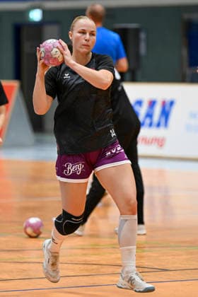 September 30, 2026, GER, Handball, Women, DHB Cup, 2026–2027 Season, Matchday 2, HSV Solingen Gräfrath 76 vs. TuS Metzingen Klara Schlipf TuS Metzingen 14, during warm-up, solo play, solo play, full-body, full-body, Solingen Klingenhalle, North Rhine-Westphalia, Germany Copyright: xNordphoto Meuterx