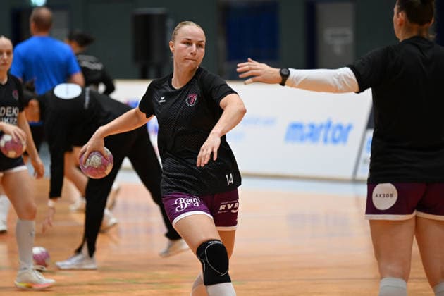 September 30, 2026, GER, Handball, Women, DHB Cup, 2026–2027 Season, Matchday 2, HSV Solingen Gräfrath 76 vs. TuS Metzingen Klara Schlipf TuS Metzingen 14, during warm-ups, individual play, individual play, Solingen Klingenhalle, North Rhine-Westphalia, Germany Copyright: xNordphoto Meuterx