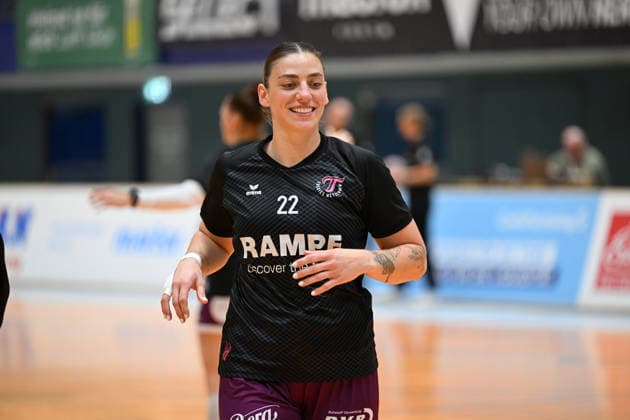 September 30, 2026, GER, Handball, Women, DHB Cup, 2026–2027 Season, Matchday 2, HSV Solingen Gräfrath 76 vs. TuS Metzingen Gabriela Bitolo TuS Metzingen 22, during warm-up, individual play, individual play, half-body, half-body, Solingen Klingenhalle, North Rhine-Westphalia, Germany Copyright: xNordphoto Meuterx