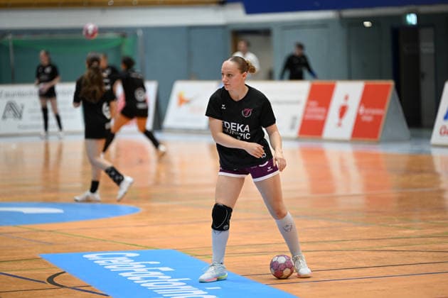 September 30, 2026, GER, Handball, Women, DHB Cup, 2026–2027 Season, Matchday 2, HSV Solingen Gräfrath 76 vs. TuS Metzingen Katharina Goldammer TuS Metzingen 15, during warm-up, individual play, individual play, full body, full body, Solingen Klingenhalle, North Rhine-Westphalia, Germany Copyright: xNordphoto Meuterx