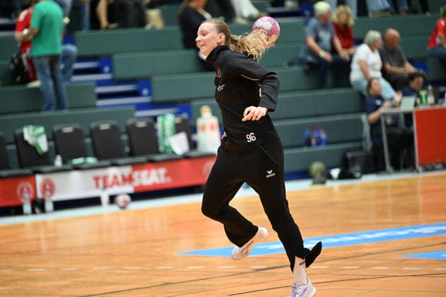 September 30, 2026, GER, Handball, Women, DHB Cup, 2026–2027 Season, Matchday 2, HSV Solingen Gräfrath 76 vs. TuS Metzingen Charlotte Cholevova TuS Metzingen 96, during warm-up, individual play, individual play, full-body, full-body, Solingen Klingenhalle, North Rhine-Westphalia, Germany Copyright: xNordphoto Meuterx