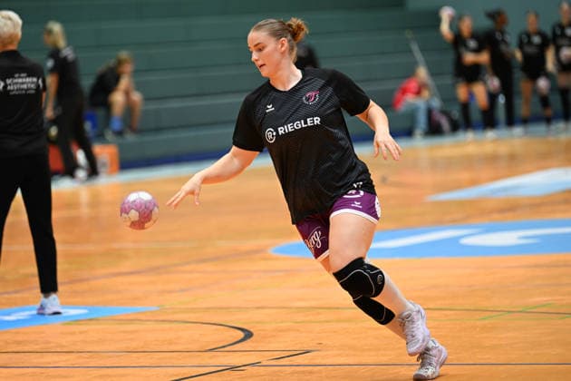 September 30, 2026, GER, Handball, Women, DHB Cup, 2026–2027 Season, Matchday 2, HSV Solingen Gräfrath 76 vs. TuS Metzingen Charlotte Kähr, TuS Metzingen 17, during warm-ups, solo play, Solingen Klingenhalle, North Rhine-Westphalia, Germany Copyright: xNordphoto Meuterx
