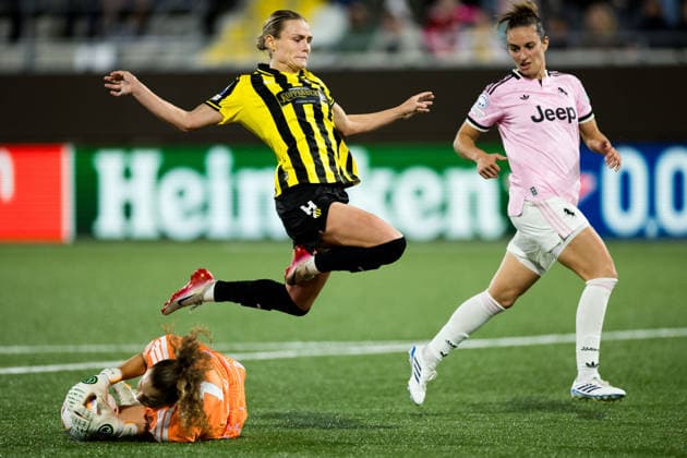 September 30, 2026: Goalkeeper Danielle de Jong of Juventus and Maja Bodin of Häcken during the Women’s Champions League soccer match between Häcken and Juventus on September 30, 2026 in Gothenburg. Photo by Michael Erichsen, BILDBYRAN COP 89 MI1032 soccer football fotball UEFA Women’s Champions League Häcken Juventus women’s BBENG soccer football fotball UEFA Women’s Champions League Häcken Juventus women’s BBENG  Copyright: MICHAELxERICHSEN BB260930MI048