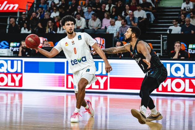 Adam Atamna of ratiopharm ulm and Darnell Edge of Balkan Botevgrad battle for the ball during the 2026–2027 BKT EuroCup match between ratiopharm ulm and Balkan Botevgrad at the ratiopharm Arena on September 30, 2026 in Neu Ulm, Germany. Photo by Harry Langer, DeFodi Images