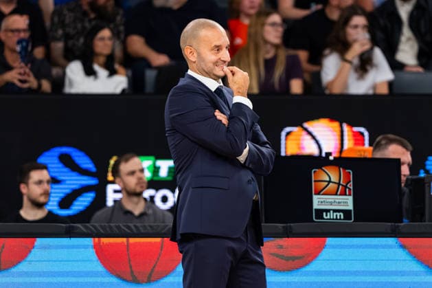 BKT EuroCup: Ratiopharm Ulm vs. Balkan Botevgrad, September 30, 2026, Ulm, GERMANY September 30, 2026 Bogdan Karaicic, head coach of Balkan Botevgrad, during the game between Ratiopharm Ulm and Balkan Botevgrad on Matchday 1 of the BKT EuroCup at the ratiopharm Arena in Ulm Copyright: xBEAUTIFULxSPORTS Steinx