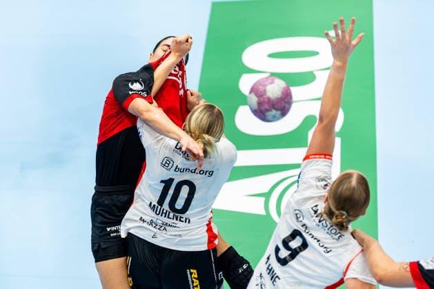 September 30, 2026, GER, Handball, Women, 2026–2027 Season, DHB Cup, Round 2 (Round of 16), Thuringer HC vs. HSG Blomberg Lippe; Luca Csikos (Thuringer HC, 5), Maxi Muehlner (HSG Blomberg Lippe); 99947 Bad Langensalza, Salza Hall, Mehrz Sports Hall, Thuringia, Germany