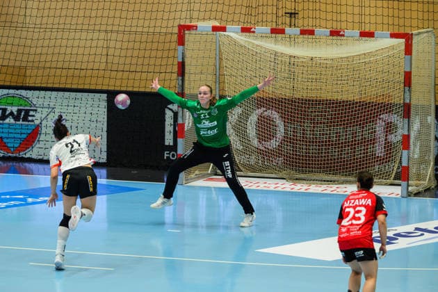 Nuria Bucher (HSG Blomberg Lippe), 21, on a 7-meter throw against Laura Kuske (Thüringer HC), 11, GER; Thüringer HC vs. HSG Blomberg Lippe, Handball, DHB Cup, 2026–2027 season, 2nd round, Wednesday, 7:00 p.m., September 30, 2026 GER, Thueringer HC vs. HSG Blomberg Lippe, Handball, DHB Cup, 2026–2027 season, 2nd round, Wednesday, 7:00 p.m., September 30, 2026, Bad Langensalza Copyright: xMartinxHerbstx
