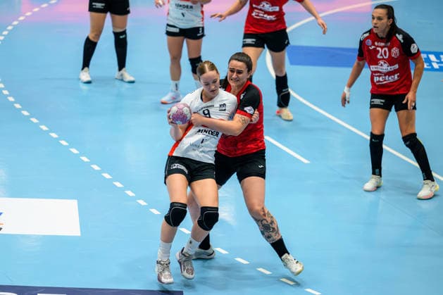 Nieke Kuehne (HSG Blomberg Lippe, 09) is stopped by Marcela Arounian (Thüringer HC, 36). GER, Thüringer HC vs. HSG Blomberg Lippe, Handball, DHB Cup, 2026–2027 season, 2nd round, Wednesday, 7:00 p.m., September 30, 2026 (GER), Thueringer HC vs. HSG Blomberg Lippe, Handball, DHB Cup, 2026–2027 season, Round 2, Wednesday, 7:00 p.m., September 30, 2026, Bad Langensalza Copyright: xMartinxHerbstx