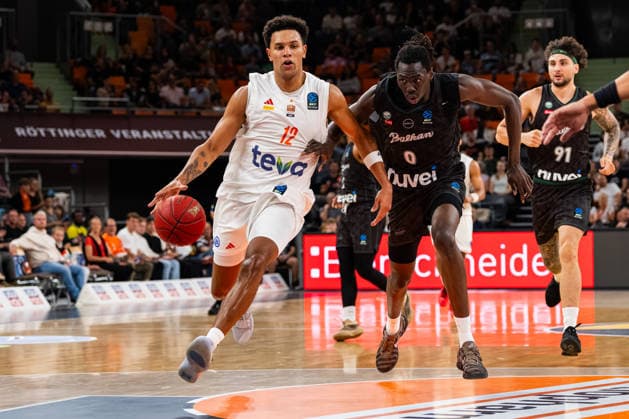 BKT EuroCup: Ratiopharm Ulm vs. Balkan Botevgrad, September 30, 2026, Ulm, GERMANY September 30, 2026 Michael Rataj of ratiopharm Ulm, No. 12, battles for the ball with Wena David Okwera of Balkan Botevgrad, 0 during the game between Ratiopharm Ulm and Balkan Botevgrad on Matchday 1 of the BKT EuroCup at the ratiopharm Arena Ulm Copyright: xBEAUTIFULxSPORTS Steinx