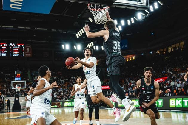 Adam Atamna of ratiopharm ulm and Ivan Alipiev of Balkan Botevgrad battle for the ball during the 2026–2027 BKT EuroCup match between ratiopharm ulm and Balkan Botevgrad at ratiopharm Arena on September 30, 2026 in Neu Ulm, Germany. Photo by Harry Langer, DeFodi Images