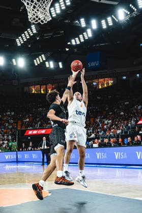 Javante McCoy of Balkan Botevgrad and Devin Schmidt of ratiopharm ulm battle for the ball during the 2026–2027 BKT EuroCup game between ratiopharm ulm and Balkan Botevgrad at ratiopharm Arena on September 30, 2026 in Neu Ulm, Germany. Photo by Harry Langer, DeFodi Images