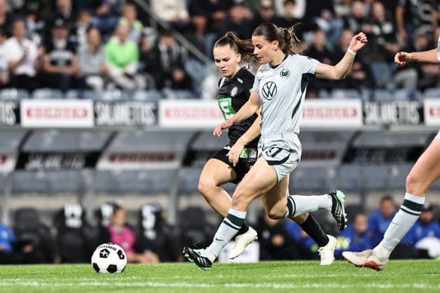 SOCCER - WEC, Sturm vs Wolfsburg GRAZ,AUSTRIA,30.SEP.26 - SOCCER - UEFA Women s Europa Cup, qualification, SK Sturm Graz vs VfL Wolfsburg. Image shows Marie Spiess (Sturm) and Katharina Piljic (Wolfsburg).  GEPAxpictures xChrisxBauer