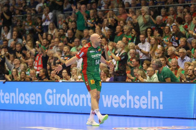 September 30, 2026, xgox, Opel HBL Handball, SC Magdeburg vs. THW Kiel, emspor, from left: Oscar Bergendahl (Magdeburg), 54, celebration, goal celebration, celebrating the goal, Magdeburg celebration
