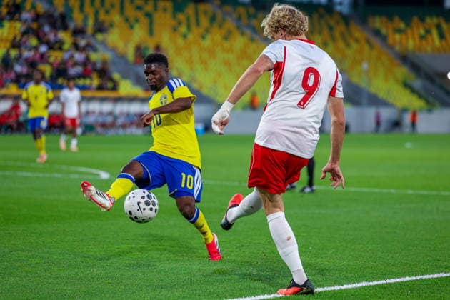 Katowice 30.09.2026. Football European Qualifiers match between Poland U21, U 21 and Sweden U21 in Katowice, Poland --- Mecz eliminacji do Mistrzostw Europy pomiedzy Polska U21 a Szwecja U21 w Katowicach, Polska Persons Shown : Daniel Mikolajewski Jardell Kanga Fot. Michal Gaciarz Arena Akcji NEWSPIX.PL --- newspix.pl 
