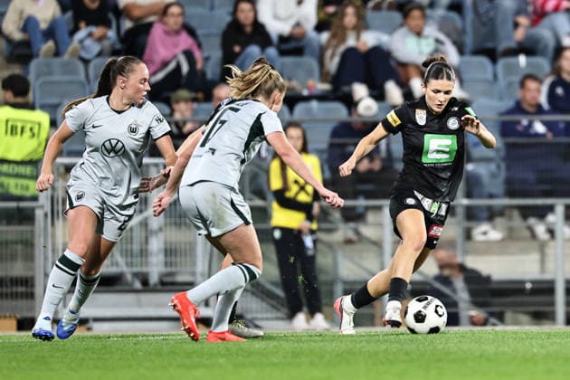 SOCCER - WEC, Sturm vs Wolfsburg GRAZ,AUSTRIA,30.SEP.26 - SOCCER - UEFA Women s Europa Cup, qualification, SK Sturm Graz vs VfL Wolfsburg. Image shows Janina Minge (Wolfsburg) and Marie Spiess (Sturm).  GEPAxpictures xChrisxBauer