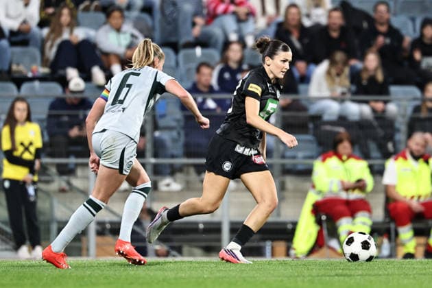 SOCCER - WEC, Sturm vs Wolfsburg GRAZ,AUSTRIA,30.SEP.26 - SOCCER - UEFA Women s Europa Cup, qualification, SK Sturm Graz vs VfL Wolfsburg. Image shows Janina Minge (Wolfsburg) and Marie Spiess (Sturm).  GEPAxpictures xChrisxBauer