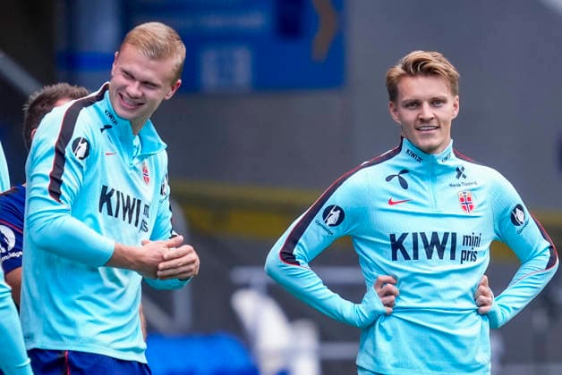 Soccer, Nations League: Wales vs. Norway, Nations League: Cardiff, Wales, September 30, 2026. Erling Braut Haaland and Martin Ødegaard during training at Cardiff City Stadium the day before the match against Wales. Photo by Lise Aserud, NTB, Cardiff, Wales. FOR EDITORIAL USE ONLY. RESTRICTED USE FOR BETTING COMPANIES.  Copyright: xLisexAserudx xNTBx