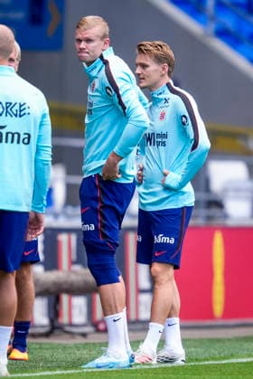 Soccer, Nations League: Wales vs. Norway, Nations League: Cardiff, Wales, September 30, 2026. Erling Braut Haaland and Martin Ødegaard during training at Cardiff City Stadium the day before the match against Wales. Photo by Lise Aserud, NTB, Cardiff, Wales. FOR EDITORIAL USE ONLY. RESTRICTED USE FOR BETTING COMPANIES.  Copyright: xLisexAserudx xNTBx