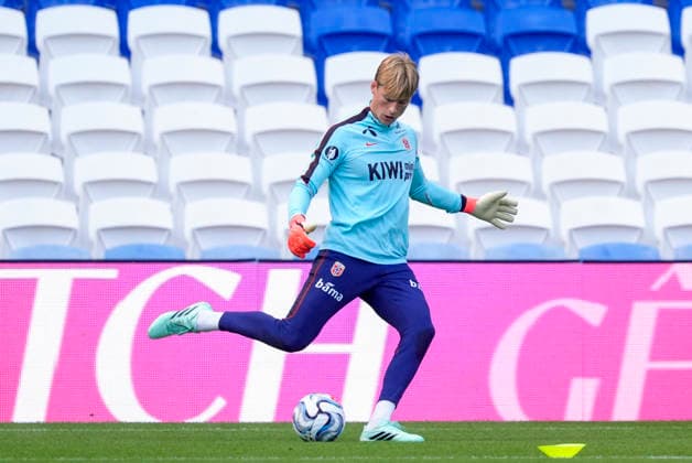 Soccer, Nations League: Wales vs. Norway, Nations League in Cardiff, Wales 20260930 Goalkeeper Sander Tangvik as the Norwegian national soccer team trains at Cardiff City Stadium on the day of the match against Wales. Photo: Lise Aserud, NTB, Cardiff, Wales. EDITORIAL USE ONLY. RESTRICTED USE FOR BETTING COMPANIES.  Copyright: xLisexAserudx xNTBx