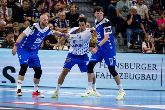 FLENSBURG, GERMANY - SEPTEMBER 30: Arnar Freyr Arnarsson (SG Flensburg-Handewitt, 41), Adrian Figueras (Fraikin BM. Granollers, 13), Lasse Kjaer Moller (SG Flensburg-Handewitt, 64) during the EHF European League match between SG Flensburg-Handewitt vs Fraikin BM. Granollers at GGW Arena on matchday 1 of the Group Matches Group E on September 30, 2026 in Flensburg, Germany. Schleswig-Holstein Germany Copyright: xMarioxM.xKobergx