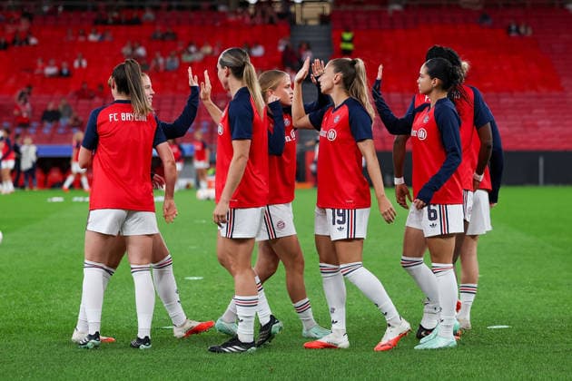Lisbon, Portugal, September 30: FC Bayern Munich warms up before the UEFA Women s Champions League 2026–27 group stage Matchday 2 match between SL Benfica and FC Bayern Munich on September 30, 2024, in Lisbon, Portugal Copyright: HMBxMedia JoaquimxFerreira
