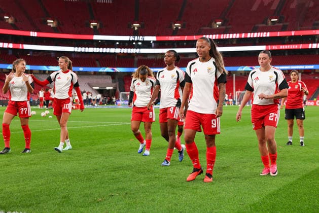 Lisbon, Portugal, September 30: SL Benfica warms up ahead of the UEFA Women s Champions League 2026–27 group stage Matchday 2 match between SL Benfica and FC Bayern Munich on September 30, 2024, in Lisbon, Portugal Copyright: HMBxMedia JoaquimxFerreira