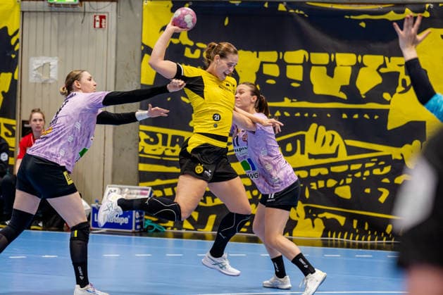 Dortmund, September 30, 2026, Handball, Women s, DHB Cup, 2nd Round, BVB Borussia Dortmund vs. SV Union Halle, Neustadt Guro Nestaker (BVB), 33, in a one-on-one battle