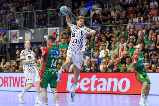 September 30, 2026, xgox, Opel HBL Handball, SC Magdeburg vs. THW Kiel, emspor, from left: Rune Dahmke (Kiel), 23 takes a shot, goal scorer, scores a goal, Magdeburg