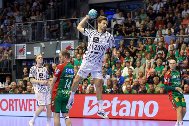 September 30, 2026, xgox, Opel HBL Handball, SC Magdeburg vs. THW Kiel, emspor, from left: Rune Dahmke (Kiel), 23 takes a shot, goal scorer, scores a goal, Magdeburg