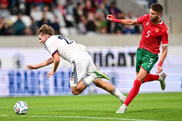 L-R Pavel Kacor (CZE) and Todor Pavlov (BGR) in action during the UEFA Under-21 European Football Championship qualifier Group B match Czechia vs Bulgaria, Hradec Kralove, Czech Republic, September 30, 2026. (CTKxPhoto DavidxTanecek) CTKPhotoP2026093008502  CTKPhotoP2026093008502
