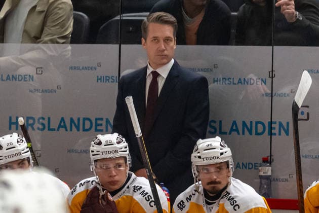 NL: Lausanne HC - Geneve-Servette HC 30.09.2026, Lausanne, Vaudoise Arena, NL: Lausanne HC - Geneve-Servette HC. Hallam Sam (coach, Geneve-Servette HC) during the 2026-2027 Swiss National League Ice hockey, Eishockey game between Lausanne HC and Geneve-Servette HC the Wednesday 30.09.2026 at the Vaudoise Arena in Lausanne, Switzerland. Lausanne Vaudoise Arena Vaud Switzerland Copyright: xMediafabxPhotographyxFabricexDexGasperisx MEDIAFAB-HOCKEY-LAUSANNE HC-GENEVE-SERVETTE HC-LAUSANNE-30.09.2026-0047