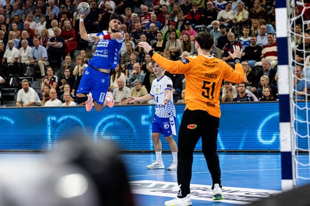 FLENSBURG, GERMANY - SEPTEMBER 30: Patrick Volz (SG Flensburg-Handewitt, 28) against Pau Panitti Martinez (Fraikin BM. Granollers, 51) during the EHF European League match between SG Flensburg-Handewitt vs Fraikin BM. Granollers at GGW Arena on matchday 1 of the Group Matches Group E on September 30, 2026 in Flensburg, Germany. Schleswig-Holstein Germany Copyright: xMarioxM.xKobergx