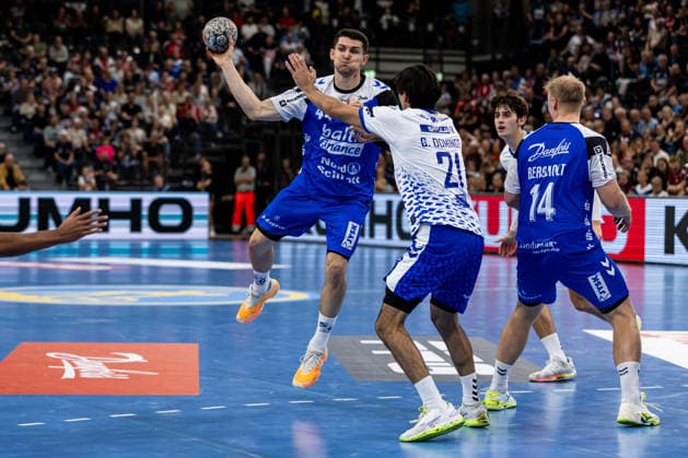 FLENSBURG, GERMANY - SEPTEMBER 30: Aymeric Minne (SG Flensburg-Handewitt, 44) against Gerard Domingo Calzada (Fraikin BM. Granollers, 21) during the EHF European League match between SG Flensburg-Handewitt vs Fraikin BM. Granollers at GGW Arena on matchday 1 of the Group Matches Group E on September 30, 2026 in Flensburg, Germany. Schleswig-Holstein Germany Copyright: xMarioxM.xKobergx